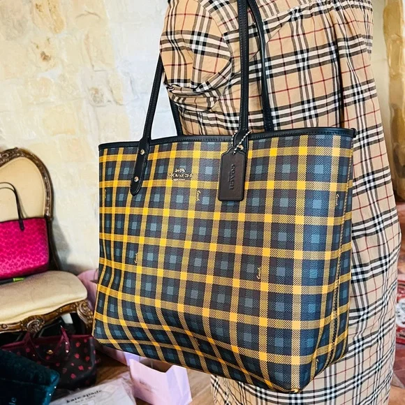 Coach - Picture 3 of 7